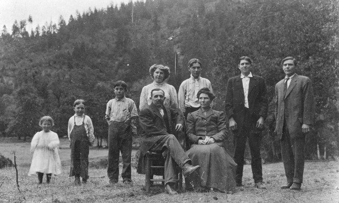 The Gates children pose behind parents Alfred and Delia Gates, 1910