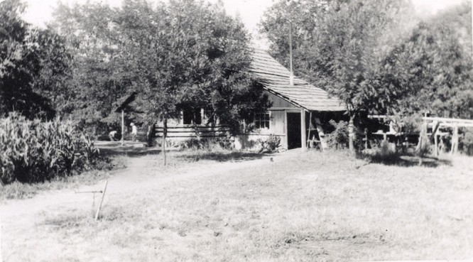 Gates Gables lawn and building circa 1937